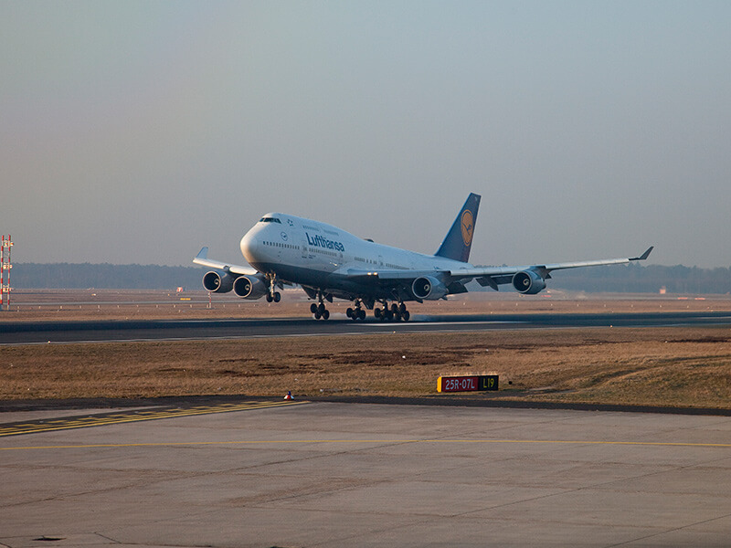 AV Research LH B747 landing